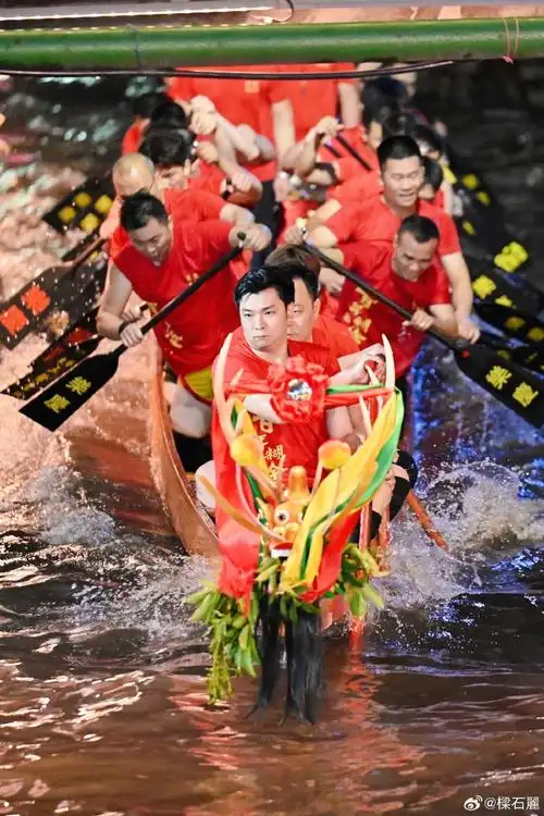 龙船鼓震巴黎奥运？从佛山飙船到国际赛场，中国体育的狂飙基因